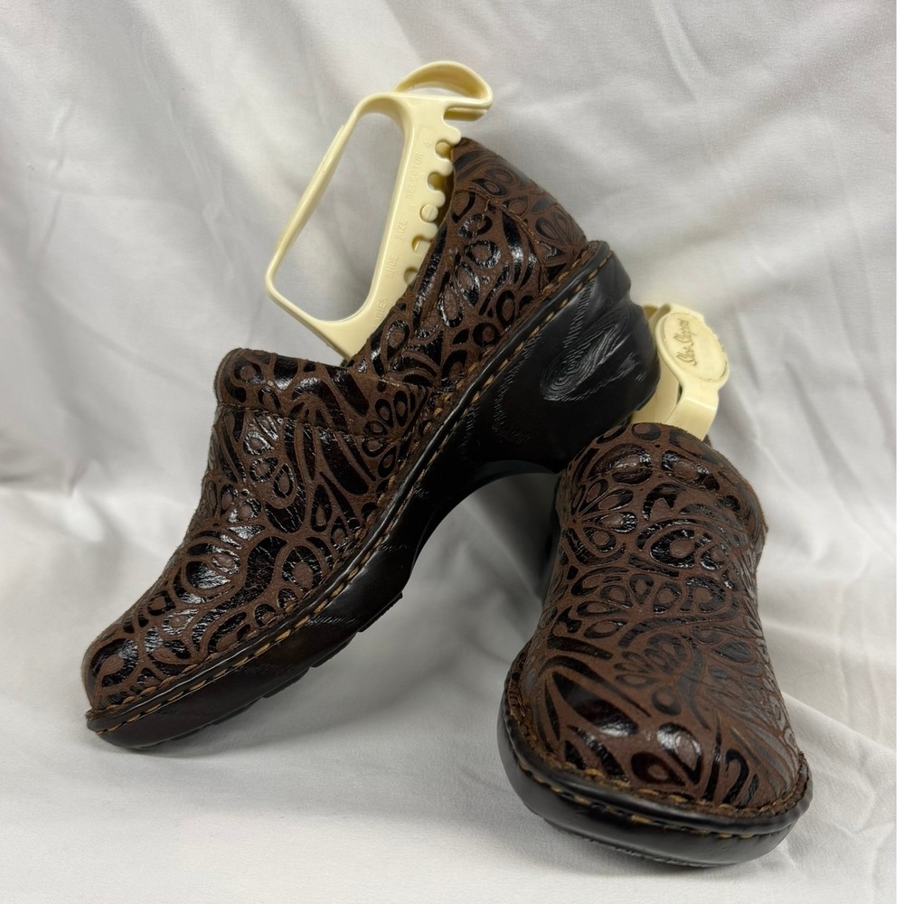 b.o.c NEW Women's Peggy Brown Tooled Leather Comfort Slip On Clogs Sz 7
